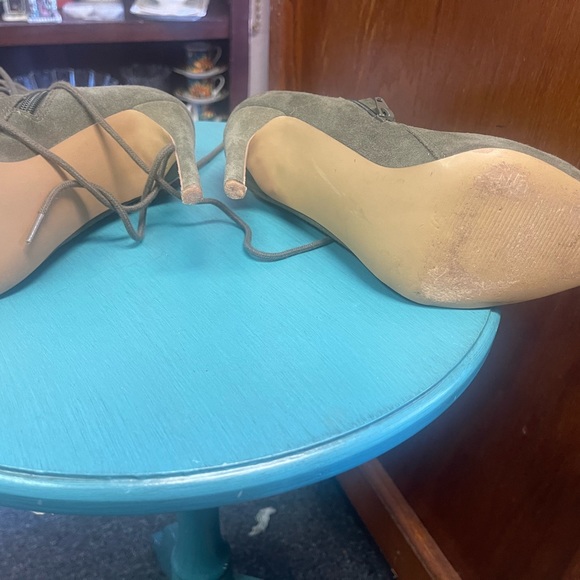 High heel army green SteveMadden laced ankle boots - Picture 6 of 6